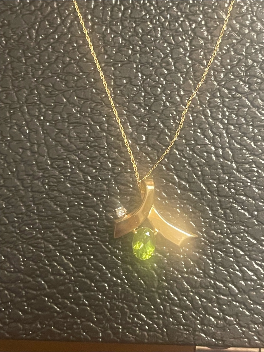 Gold Pendant Necklace with Peridot and Diamond Accent - Women Jewelry
14K gold